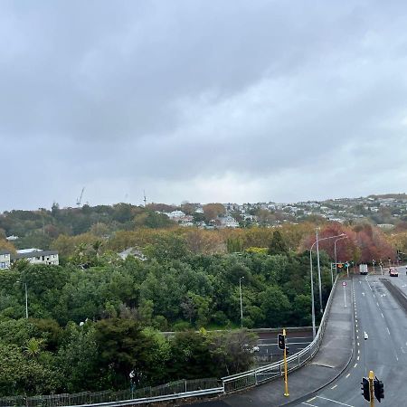 Free Wifi!! Spacious 1-Bedroom Apt, Auckland Cbd Exterior photo